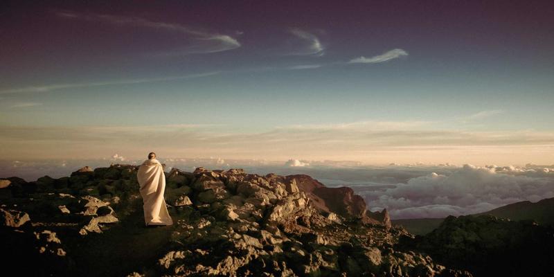 从化学原料到显示革命：有机-无机杂化钙钛矿材料的商业化之路