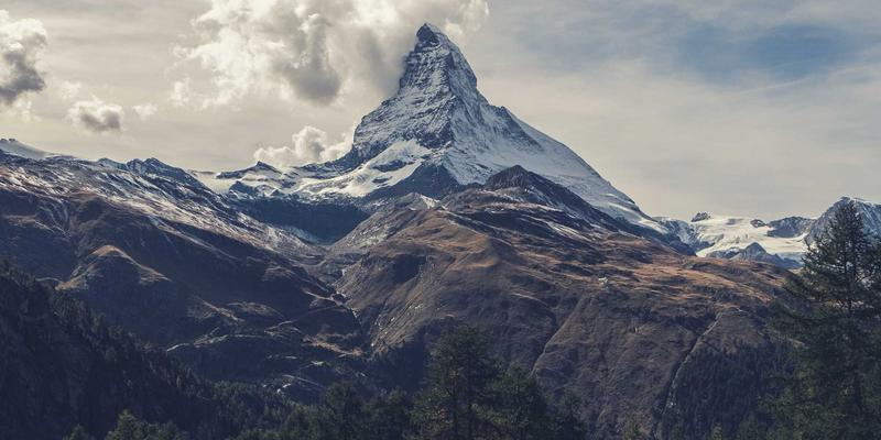 固态电池革命：KTCCL等工业原料如何塑造锂金属负极界面修饰层的未来